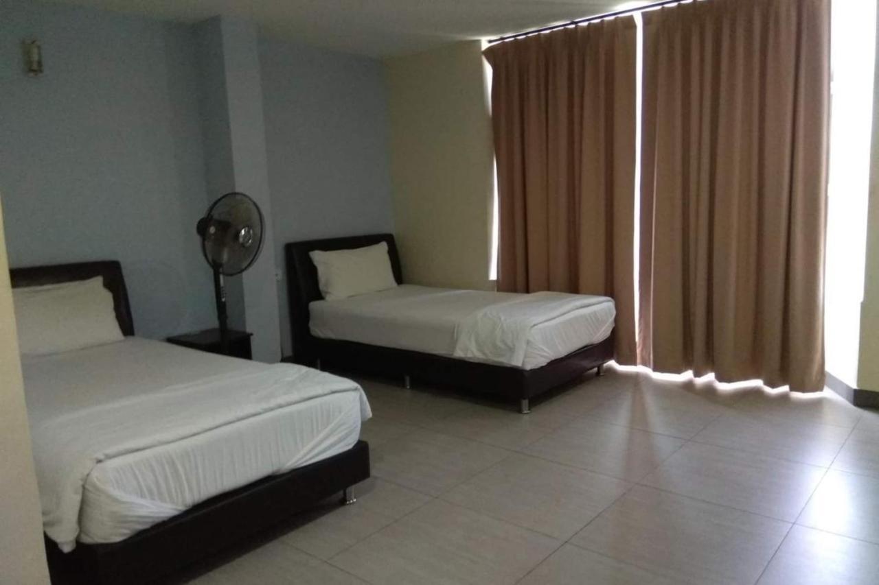 Oyo 90021 Star View Hotel Kampong Batu Tiga Экстерьер фото
