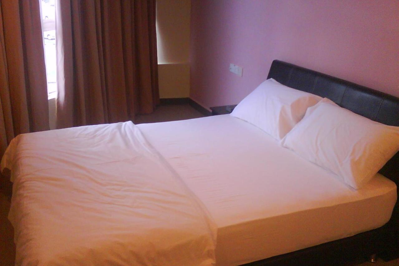 Oyo 90021 Star View Hotel Kampong Batu Tiga Экстерьер фото